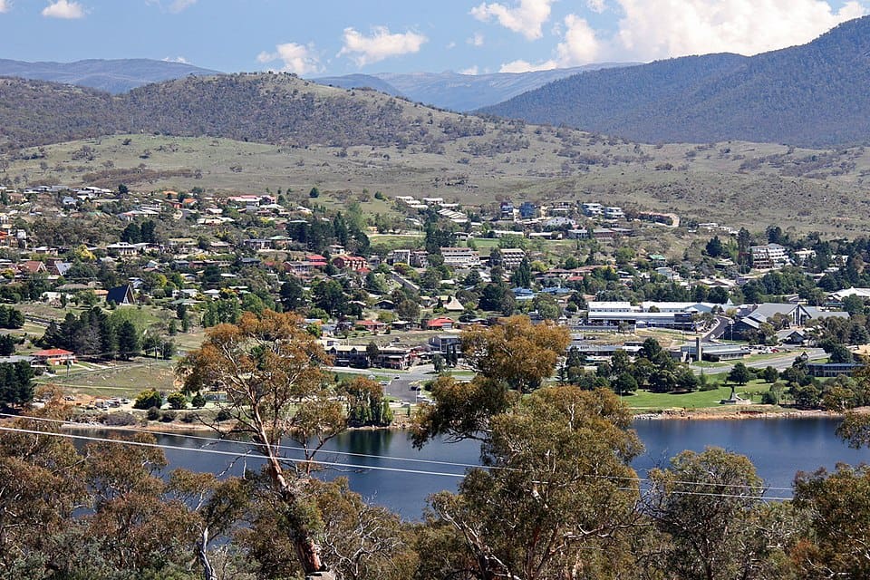 Jindabyne_to_the_Snowies
